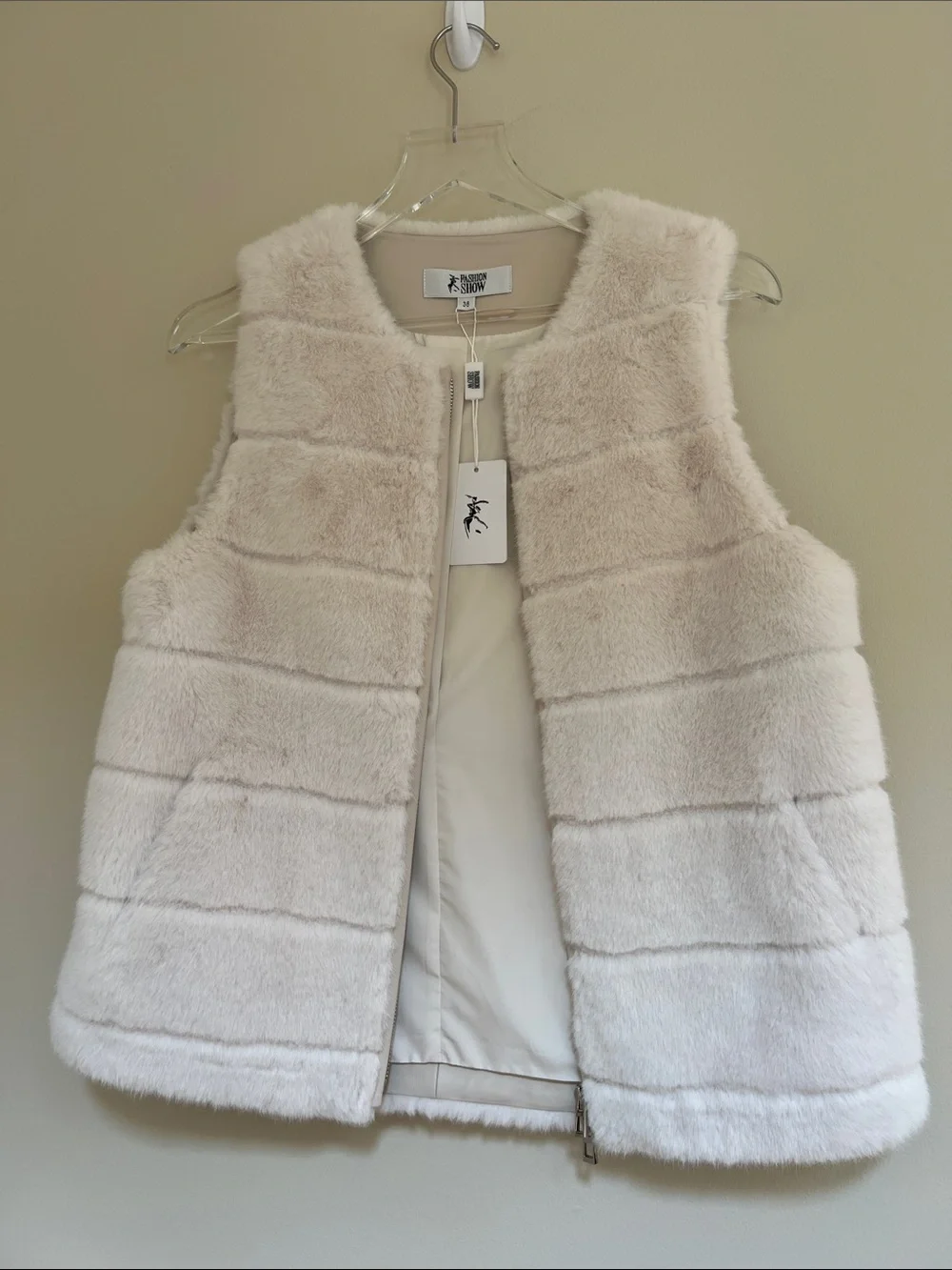 Leather Faux Fur Vest in Light Cream M - Picture 1 of 10